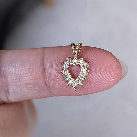 14K solid gold diamond small heart pendant - Picture 8 of 14